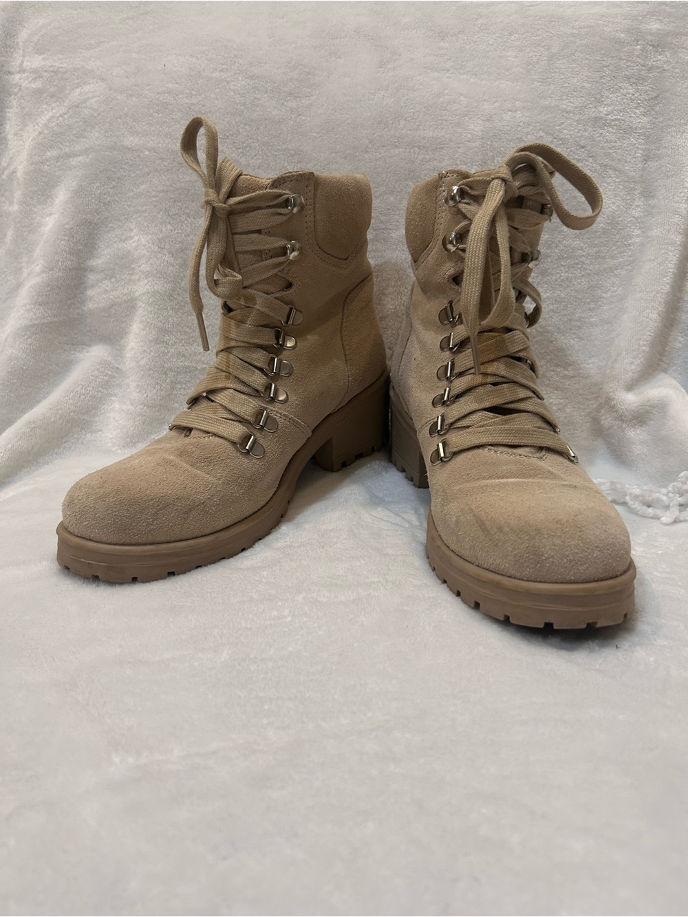 Steve Madden Tan Suede Lace-Up Lug Heel Booties EUC